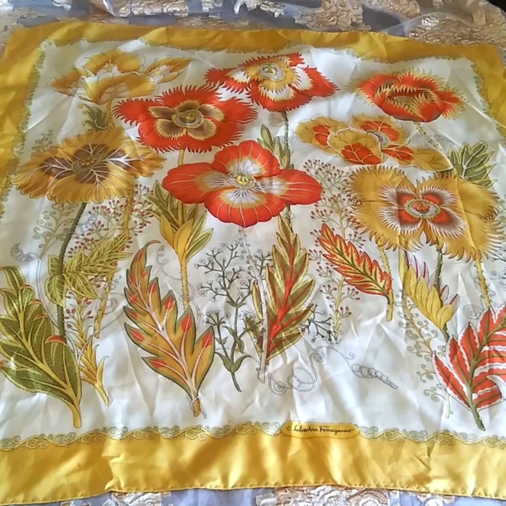 💕 Authentic Salvatore Ferragamo Vibrant Silk Scarf